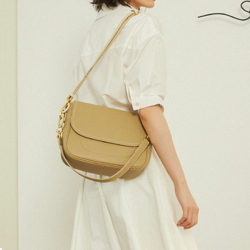 The new street style versatile one-shoulder cross cross calf leather underarm bag for ladies